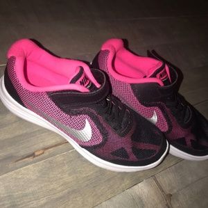 Youth Nike Revolution 3